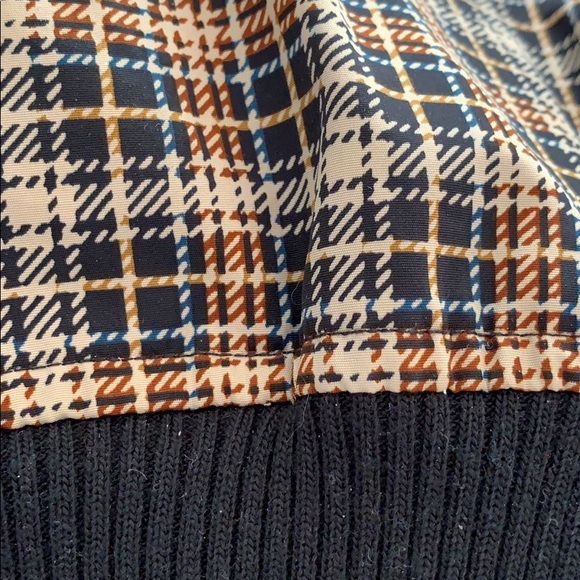 Vintage wind breaker. - Picture 2 of 3